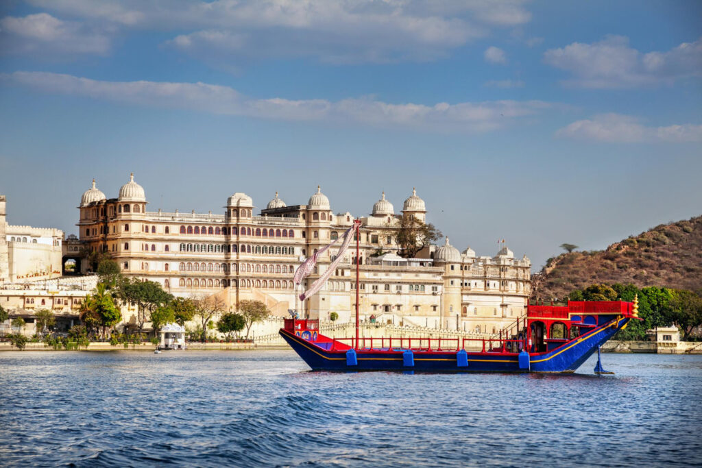 Udaipur Travel Guide: Lakes, Palaces & Culture