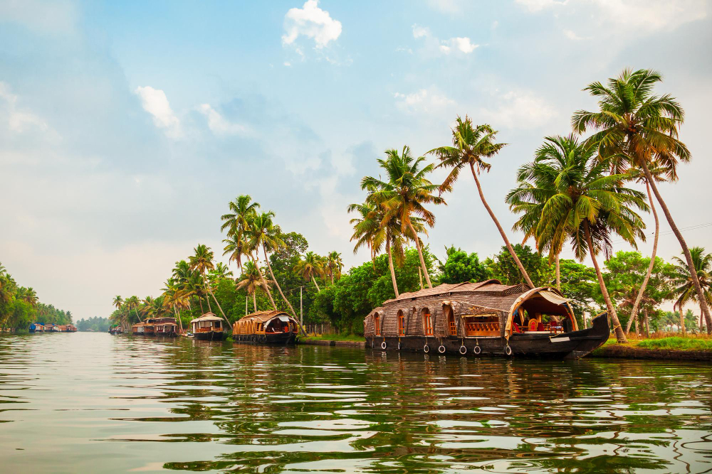 8 Beautiful Places in Kerala to Relax on a Houseboat