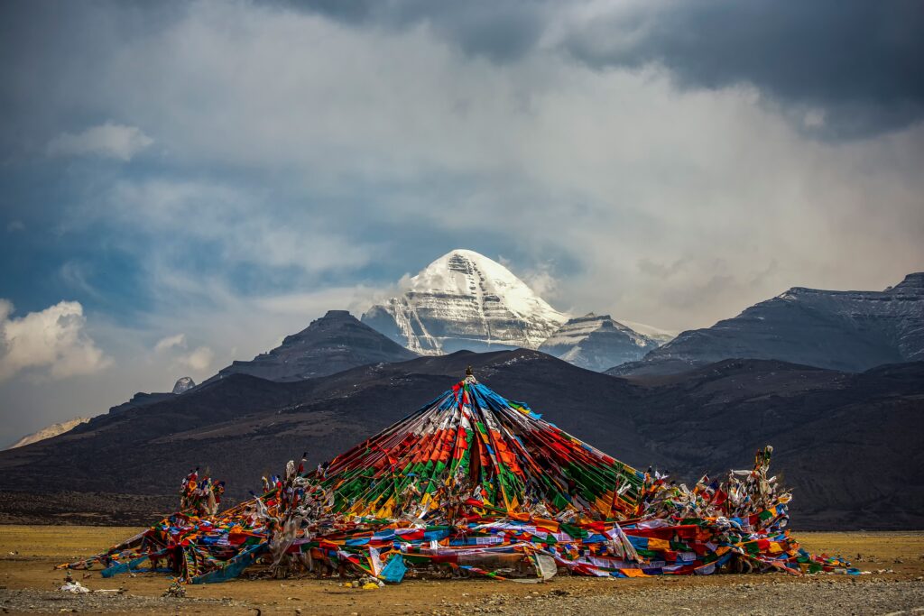 Tibet Travel Guide: Lhasa, Plateaus & Permits