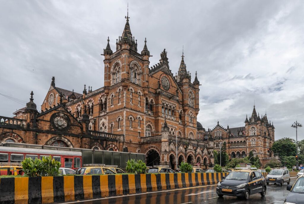 Mumbai Travel Itinerary: Bollywood to Street Food