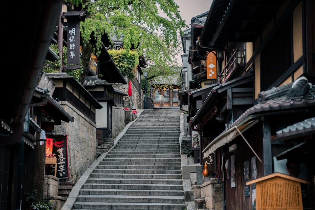 Kyoto Travel Itinerary: Temples, Gardens, and Geishas