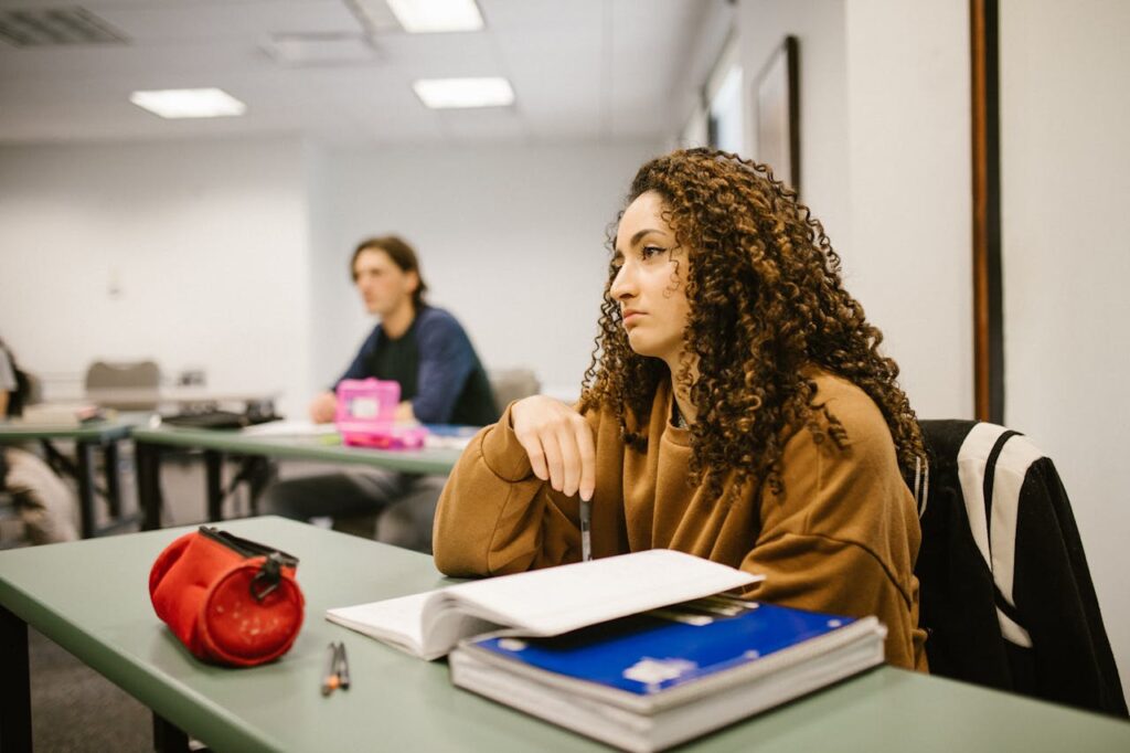 15 Quiet Things to Do When You’re Bored in Class