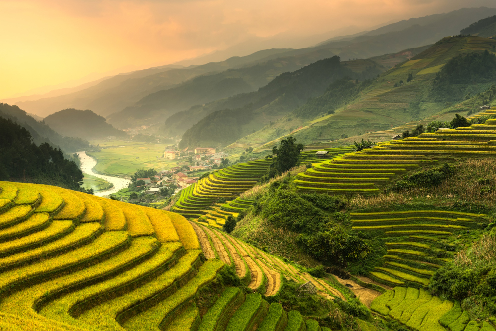 8 Beautiful Places in Vietnam to Explore by Boat
