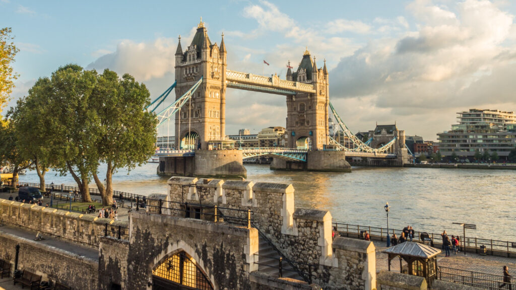 England Travel Guide: London to the Lake District