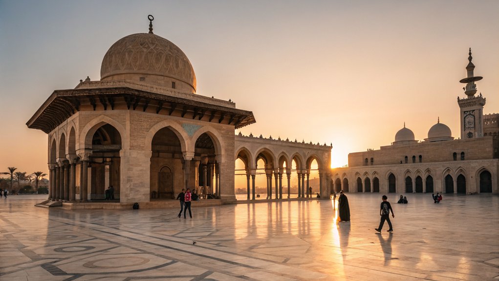 Solo Travel With Strangers: Group Experiences Explained