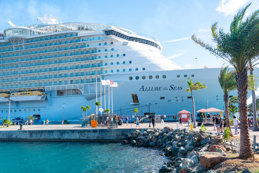 Solo Travel Cruise Lines for Comfortable Voyages