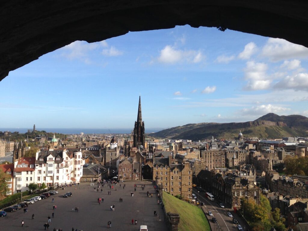 Solo Travel in Edinburgh: History and Culture